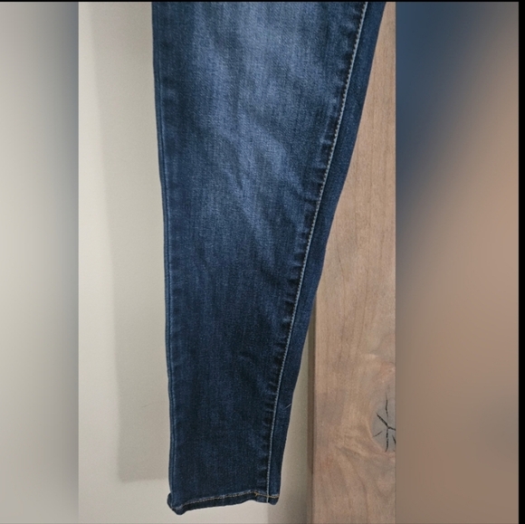 KANCAN Alani Mid Rise Super Skinny Jeans In Med/Dark Wash. Size 26 - Picture 8 of 12